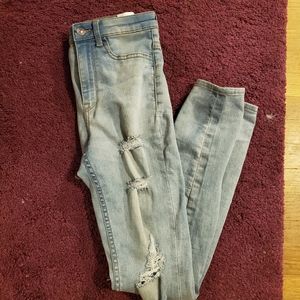 SUPER highwaisted ripped jeans